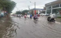 Nhiều tuyến đường ở TP Cần Thơ ngập nước do triều cường