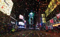 Người dân Mỹ và du khách hân hoan đón năm mới 2024 tại Quảng trường Thời đại