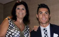 Ronaldo tặng xe hơi đắt tiền cho mẹ nhân dịp sinh nhật