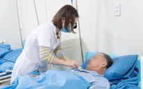 Đi khám vì đau đầu, liệt nửa người, phát hiện ung thư phổi di căn