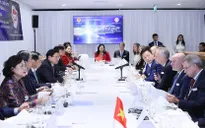 Thủ tướng tọa đàm về hợp tác phát triển AI, công nghệ ô tô, chip bán dẫn