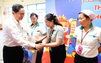 Phó Chủ tịch Thường trực Quốc hội Trần Thanh Mẫn trao quà Tết tại Hậu Giang