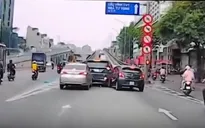 Xe máy phanh gấp khi đi vào đường cấm gây tai nạn liên hoàn