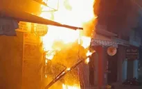 Cháy nhà trong đêm tại TP Hồ Chí Minh, 5 người thoát nạn