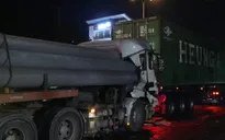 Giải cứu tài xế bị thương kẹt cứng trong cabin xe container sau vụ tai nạn