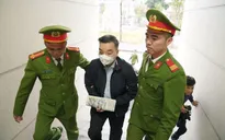 Xét xử vụ Việt Á: Dẫn giải ông Chu Ngọc Anh và ông Nguyễn Thanh Long đến tòa