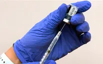 Số ca mắc COVID-19 và cúm tăng nhanh tại Mỹ