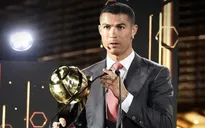 Ronaldo lập cú đúp giải thưởng cá nhân