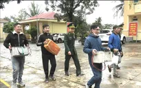 Người dân tự nguyện giao nộp vũ khí, vật liệu nổ và các loại pháo