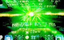 Mỹ cảnh báo vấn nạn chiếu tia laser vào máy bay