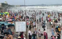 Vũng Tàu đón gần 100.000 du khách về tắm biển trong ngày mùng 3 Tết