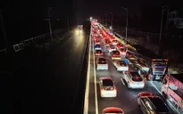 4 ô tô tông liên hoàn, một ô tô văng khỏi cao tốc Phan Thiết - Dầu Giây