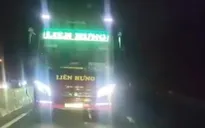 Xử phạt tài xế lái xe khách đi ngược chiều trên Quốc lộ 1