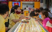 Tránh giá cao, người dân mua vàng sớm trước ngày vía Thần Tài