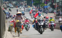 Người dân Nam Bộ mệt mỏi vì nắng nóng
