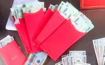 Nhân viên sân bay trả lại túi tiền gần 300 triệu đồng cho hành khách bỏ quên