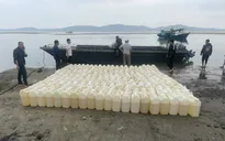 Bắt giữ phương tiện chở 250 can xăng không hóa đơn, chứng từ