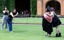 Du học sinh lũ lượt rời khỏi Australia vì quy định siết thị thực
