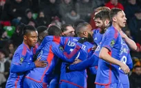 Lyon ngược dòng thắng kịch tính Metz