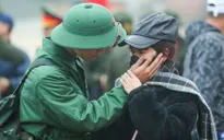 Xúc động giây phút tiễn tân binh