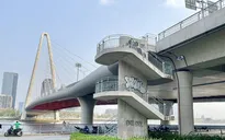 Tái diễn tình trạng vẽ bậy tại cầu Ba Son ở TP Hồ Chí Minh