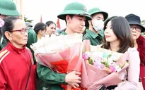 Thanh niên Quân khu 4 hăng hái lên đường nhập ngũ