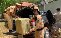 Bình Dương: Bắt giữ xe bán tải chở 15.000 bao thuốc lá lậu