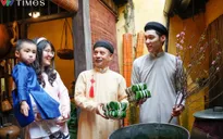 Tái hiện hình ảnh người Hà Nội xưa gói bánh chưng đón Tết