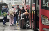 Nhiều người lao động, sinh viên ở Hà Nội về quê ăn Tết sớm