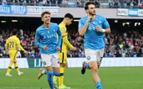 Napoli có màn ngược dòng chiến thắng trước Hellas Verona