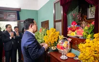 Chủ tịch Quốc hội Vương Đình Huệ dâng hương tưởng niệm Chủ tịch Hồ Chí Minh tại Nhà 67