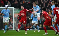 Liverpool chia điểm Man City, Arsenal "ngư ông đắc lợi"