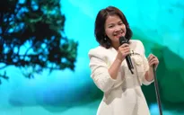 Trạm yêu thương: Nữ giám đốc chống gậy đi ngược số đông