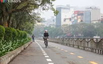 Đường dành riêng cho xe đạp tại Hà Nội vắng người đi