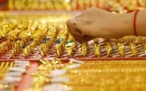 Giá vàng lại tăng mạnh, tiến sát mốc 82 triệu đồng/lượng