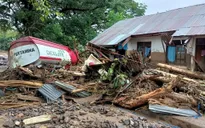 Indonesia di dời hàng nghìn dân do vỡ đập gây lũ lớn