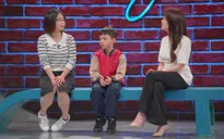 Trạm yêu thương: Người chị 10 năm cõng em tới trường giờ nuôi con khiếm thị