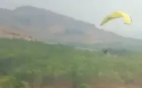 Một phi công dù lượn tử vong do gặp lỗi khi hạ cánh