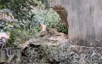 Động đất ở Hà Nội khiến đá lăn làm sập nhiều nhà dân tại Hòa Bình