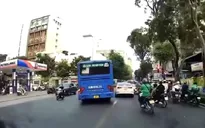 Xử lý tài xế xe bus lấn làn, vượt ẩu tại trung tâm TP Hồ Chí Minh