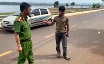 Nhóm thanh niên đi đánh người, cướp xe máy sau khi nhậu xong