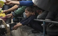 Trẻ em chết đói tại các bệnh viện ở Dải Gaza
