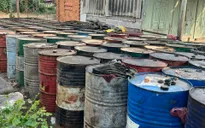 Bắt quả tang đối tượng thu gom hơn 22.500 lít chất thải nguy hại