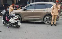Mở cửa ô tô bất cẩn gây tai nạn khiến một người tử vong