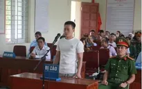 Say rượu, người đàn ông cầm dao đến trụ sở xã đòi tự tử