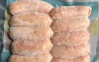 Phát hiện lượng lớn xúc xích không hóa đơn chứng từ chuẩn bị đi tiêu thụ