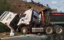 Xe khách va chạm với xe tải, 23 người thương vong
