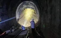 Xuyên đêm xử lý sạt lở hầm đường sắt qua đèo Cả