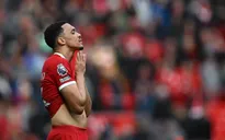 Liverpool sảy chân trong cuộc đua vô địch Ngoại hạng Anh với Arsenal và Man City
