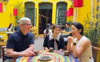 CEO Apple Tim Cook gặp ca sỹ Mỹ Linh, thưởng thức cà phê trứng ở Hà Nội
